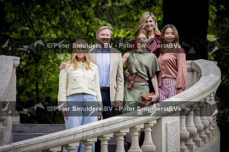 Den Haag 21 mei 2026
Fotouurtje met de koninklijke familie in de Hollandse tuin van Park Clingendael . Aanwezig Koning Willem Alexander Koningin Maxima Prinses Amalia Prinses Alexia en Prinses Ariane . 