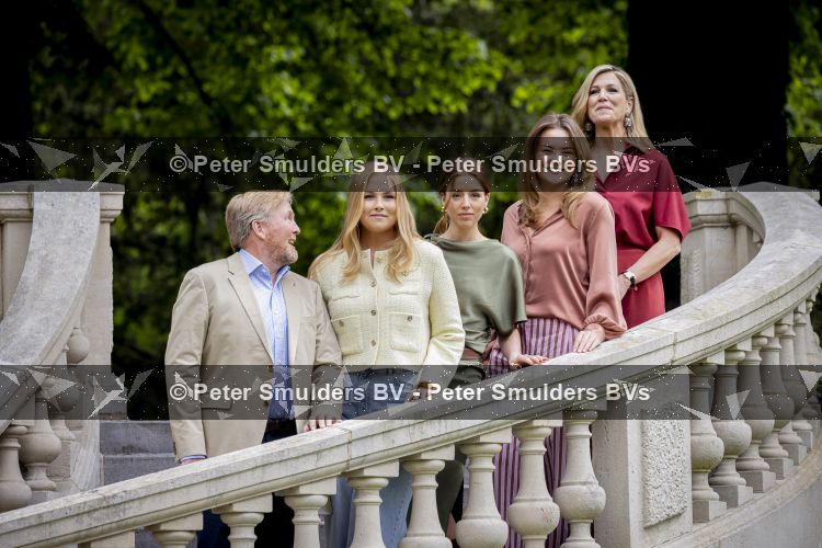 Den Haag 21 mei 2026
Fotouurtje met de koninklijke familie in de Hollandse tuin van Park Clingendael . Aanwezig Koning Willem Alexander Koningin Maxima Prinses Amalia Prinses Alexia en Prinses Ariane . 