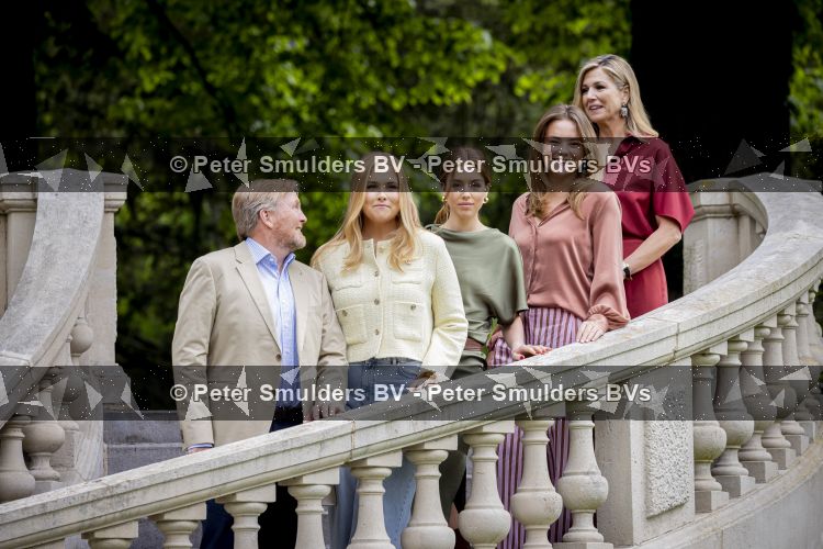 Den Haag 21 mei 2026
Fotouurtje met de koninklijke familie in de Hollandse tuin van Park Clingendael . Aanwezig Koning Willem Alexander Koningin Maxima Prinses Amalia Prinses Alexia en Prinses Ariane . 