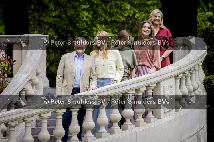Den Haag 21 mei 2026
Fotouurtje met de koninklijke familie in de Hollandse tuin van Park Clingendael . Aanwezig Koning Willem Alexander Koningin Maxima Prinses Amalia Prinses Alexia en Prinses Ariane . 