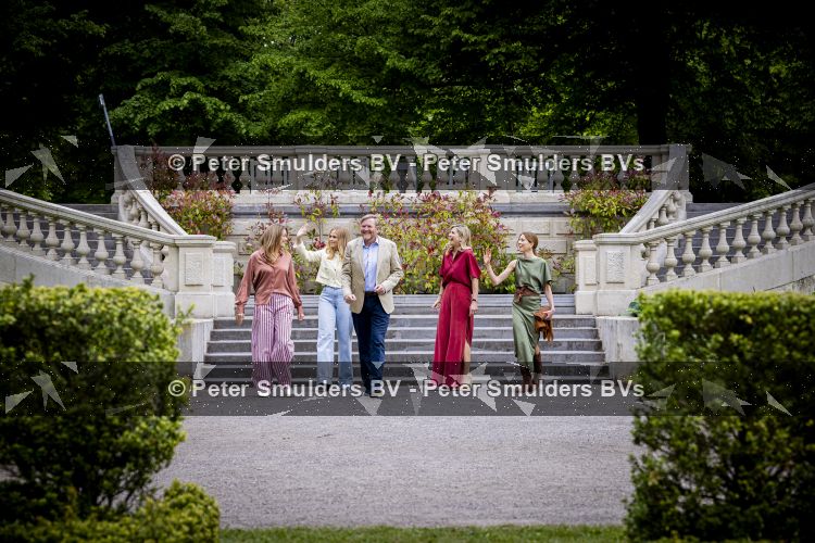 Den Haag 21 mei 2026
Fotouurtje met de koninklijke familie in de Hollandse tuin van Park Clingendael . Aanwezig Koning Willem Alexander Koningin Maxima Prinses Amalia Prinses Alexia en Prinses Ariane . 