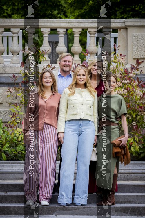 Den Haag 21 mei 2026
Fotouurtje met de koninklijke familie in de Hollandse tuin van Park Clingendael . Aanwezig Koning Willem Alexander Koningin Maxima Prinses Amalia Prinses Alexia en Prinses Ariane . 