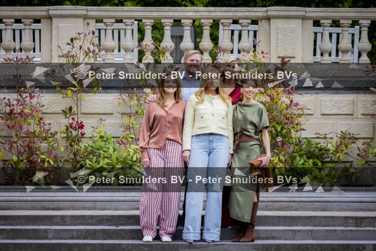 Den Haag 21 mei 2026
Fotouurtje met de koninklijke familie in de Hollandse tuin van Park Clingendael . Aanwezig Koning Willem Alexander Koningin Maxima Prinses Amalia Prinses Alexia en Prinses Ariane . 