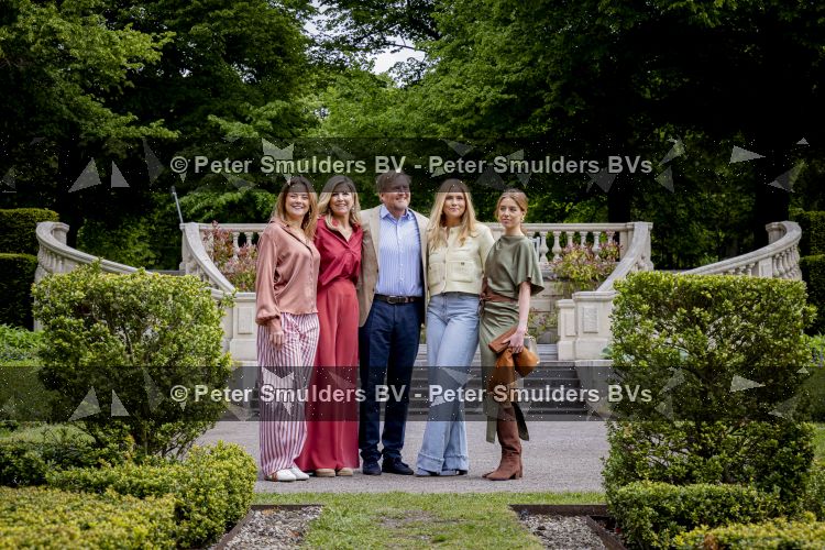 Den Haag 21 mei 2026
Fotouurtje met de koninklijke familie in de Hollandse tuin van Park Clingendael . Aanwezig Koning Willem Alexander Koningin Maxima Prinses Amalia Prinses Alexia en Prinses Ariane . 