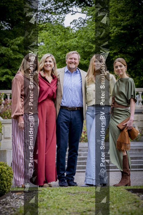 Den Haag 21 mei 2026
Fotouurtje met de koninklijke familie in de Hollandse tuin van Park Clingendael . Aanwezig Koning Willem Alexander Koningin Maxima Prinses Amalia Prinses Alexia en Prinses Ariane . 