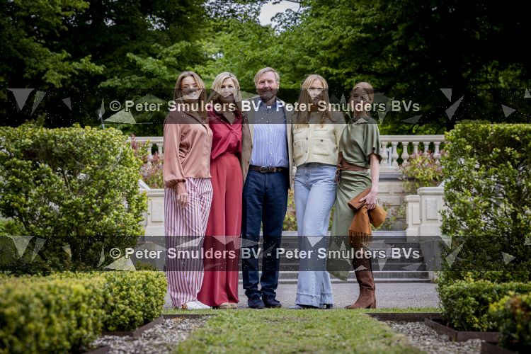 Den Haag 21 mei 2026
Fotouurtje met de koninklijke familie in de Hollandse tuin van Park Clingendael . Aanwezig Koning Willem Alexander Koningin Maxima Prinses Amalia Prinses Alexia en Prinses Ariane . 
