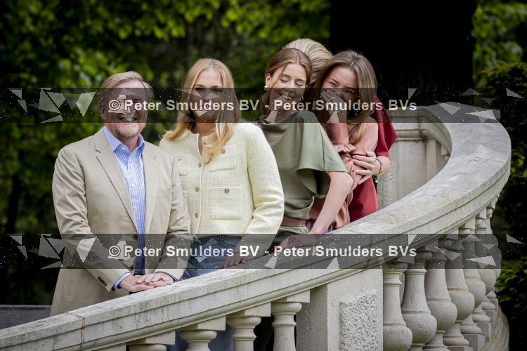 Den Haag 21 mei 2026
Fotouurtje met de koninklijke familie in de Hollandse tuin van Park Clingendael . Aanwezig Koning Willem Alexander Koningin Maxima Prinses Amalia Prinses Alexia en Prinses Ariane . 