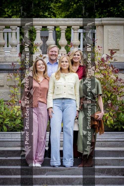 Den Haag 21 mei 2026
Fotouurtje met de koninklijke familie in de Hollandse tuin van Park Clingendael . Aanwezig Koning Willem Alexander Koningin Maxima Prinses Amalia Prinses Alexia en Prinses Ariane . 