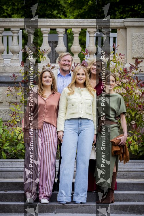 Den Haag 21 mei 2026
Fotouurtje met de koninklijke familie in de Hollandse tuin van Park Clingendael . Aanwezig Koning Willem Alexander Koningin Maxima Prinses Amalia Prinses Alexia en Prinses Ariane . 