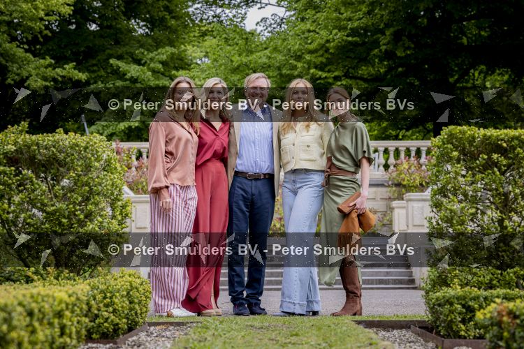 Den Haag 21 mei 2026
Fotouurtje met de koninklijke familie in de Hollandse tuin van Park Clingendael . Aanwezig Koning Willem Alexander Koningin Maxima Prinses Amalia Prinses Alexia en Prinses Ariane . 
