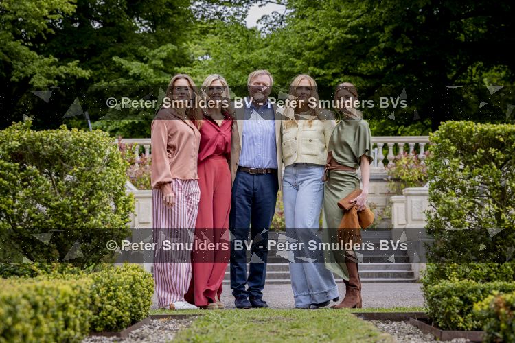 Den Haag 21 mei 2026
Fotouurtje met de koninklijke familie in de Hollandse tuin van Park Clingendael . Aanwezig Koning Willem Alexander Koningin Maxima Prinses Amalia Prinses Alexia en Prinses Ariane . 
