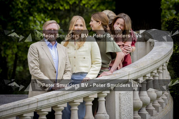 Den Haag 21 mei 2026
Fotouurtje met de koninklijke familie in de Hollandse tuin van Park Clingendael . Aanwezig Koning Willem Alexander Koningin Maxima Prinses Amalia Prinses Alexia en Prinses Ariane . 