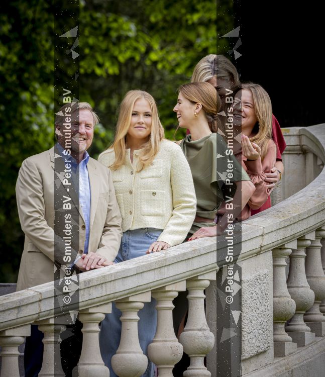 Den Haag 21 mei 2026
Fotouurtje met de koninklijke familie in de Hollandse tuin van Park Clingendael . Aanwezig Koning Willem Alexander Koningin Maxima Prinses Amalia Prinses Alexia en Prinses Ariane . 