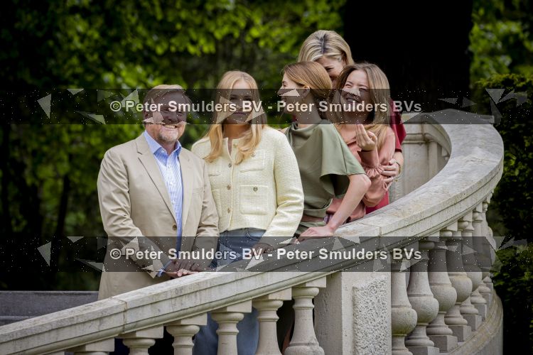 Den Haag 21 mei 2026
Fotouurtje met de koninklijke familie in de Hollandse tuin van Park Clingendael . Aanwezig Koning Willem Alexander Koningin Maxima Prinses Amalia Prinses Alexia en Prinses Ariane . 