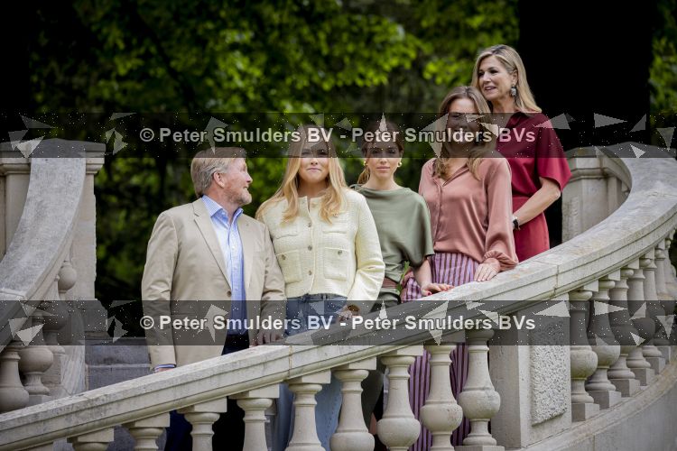 Den Haag 21 mei 2026
Fotouurtje met de koninklijke familie in de Hollandse tuin van Park Clingendael . Aanwezig Koning Willem Alexander Koningin Maxima Prinses Amalia Prinses Alexia en Prinses Ariane . 