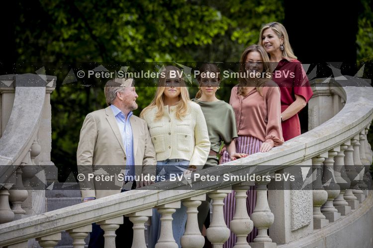 Den Haag 21 mei 2026
Fotouurtje met de koninklijke familie in de Hollandse tuin van Park Clingendael . Aanwezig Koning Willem Alexander Koningin Maxima Prinses Amalia Prinses Alexia en Prinses Ariane . 
