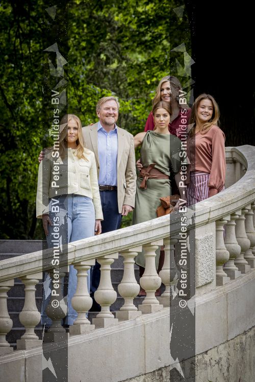 Den Haag 21 mei 2026
Fotouurtje met de koninklijke familie in de Hollandse tuin van Park Clingendael . Aanwezig Koning Willem Alexander Koningin Maxima Prinses Amalia Prinses Alexia en Prinses Ariane . 