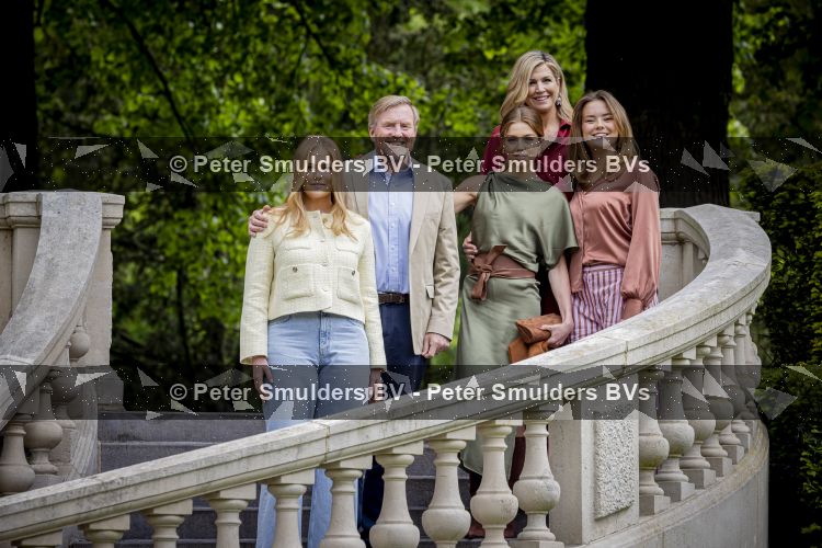 Den Haag 21 mei 2026
Fotouurtje met de koninklijke familie in de Hollandse tuin van Park Clingendael . Aanwezig Koning Willem Alexander Koningin Maxima Prinses Amalia Prinses Alexia en Prinses Ariane . 