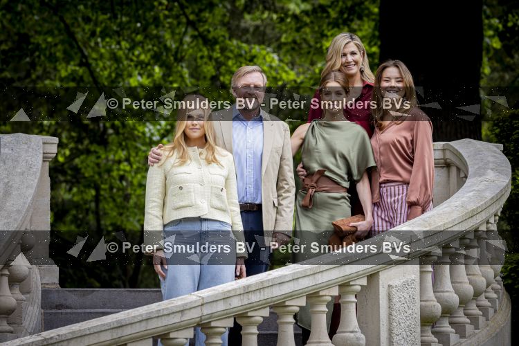 Den Haag 21 mei 2026
Fotouurtje met de koninklijke familie in de Hollandse tuin van Park Clingendael . Aanwezig Koning Willem Alexander Koningin Maxima Prinses Amalia Prinses Alexia en Prinses Ariane . 
