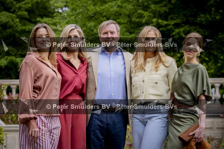 Den Haag 21 mei 2026
Fotouurtje met de koninklijke familie in de Hollandse tuin van Park Clingendael . Aanwezig Koning Willem Alexander Koningin Maxima Prinses Amalia Prinses Alexia en Prinses Ariane . 
