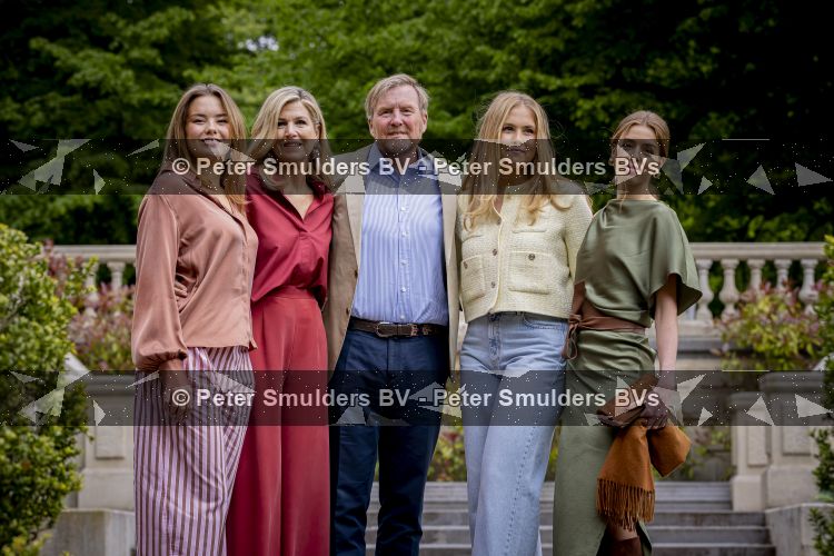 Den Haag 21 mei 2026
Fotouurtje met de koninklijke familie in de Hollandse tuin van Park Clingendael . Aanwezig Koning Willem Alexander Koningin Maxima Prinses Amalia Prinses Alexia en Prinses Ariane . 
