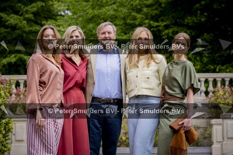 Den Haag 21 mei 2026
Fotouurtje met de koninklijke familie in de Hollandse tuin van Park Clingendael . Aanwezig Koning Willem Alexander Koningin Maxima Prinses Amalia Prinses Alexia en Prinses Ariane . 
