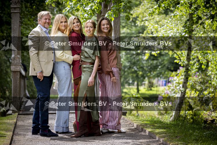 Den Haag 21 mei 2026
Fotouurtje met de koninklijke familie in de Hollandse tuin van Park Clingendael . Aanwezig Koning Willem Alexander Koningin Maxima Prinses Amalia Prinses Alexia en Prinses Ariane . 