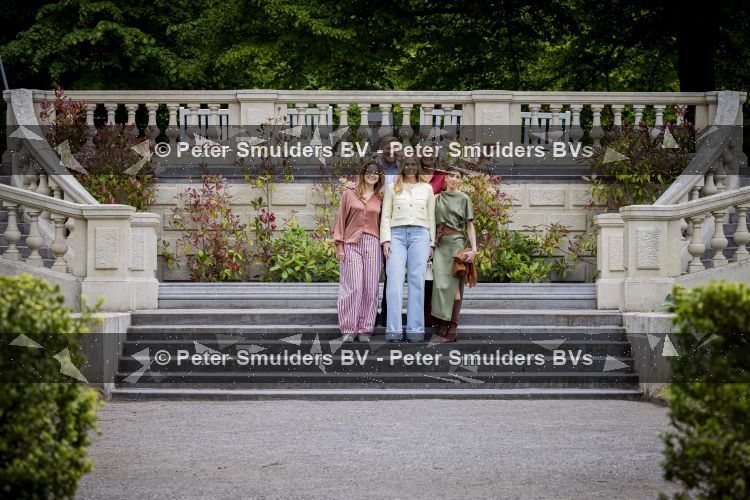 Den Haag 21 mei 2026
Fotouurtje met de koninklijke familie in de Hollandse tuin van Park Clingendael . Aanwezig Koning Willem Alexander Koningin Maxima Prinses Amalia Prinses Alexia en Prinses Ariane . 