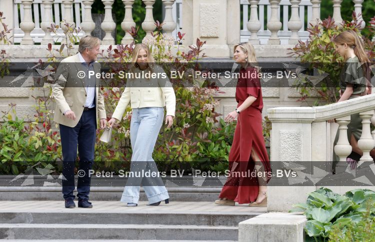 Den Haag 21 mei 2026
Fotouurtje met de koninklijke familie in de Hollandse tuin van Park Clingendael . Aanwezig Koning Willem Alexander Koningin Maxima Prinses Amalia Prinses Alexia en Prinses Ariane . 