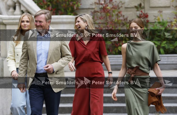 Den Haag 21 mei 2026
Fotouurtje met de koninklijke familie in de Hollandse tuin van Park Clingendael . Aanwezig Koning Willem Alexander Koningin Maxima Prinses Amalia Prinses Alexia en Prinses Ariane . 