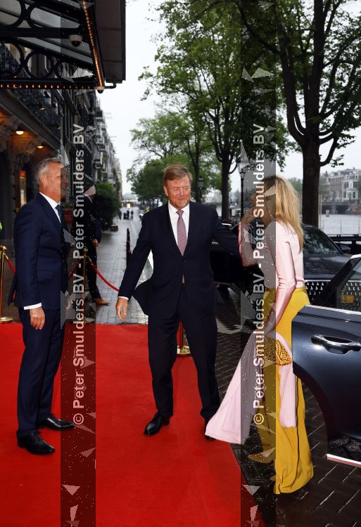 Amsterdam 3 juni 2026
Koning Willem Alexander en Koningin Maxima arriveren bij Carre  voor het Holland festival . Arthur v Dijk ontvangt ze .