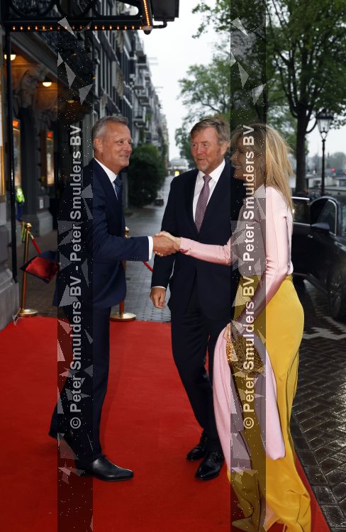 Amsterdam 3 juni 2026
Koning Willem Alexander en Koningin Maxima arriveren bij Carre  voor het Holland festival . Arthur v Dijk ontvangt ze .