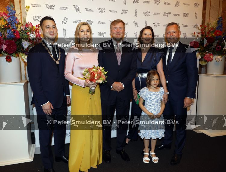 Amsterdam 3 juni 2026
Koning Willem Alexander en Koningin Maxima arriveren bij Carre  voor het Holland festival . Arthur v Dijk ontvangt ze .