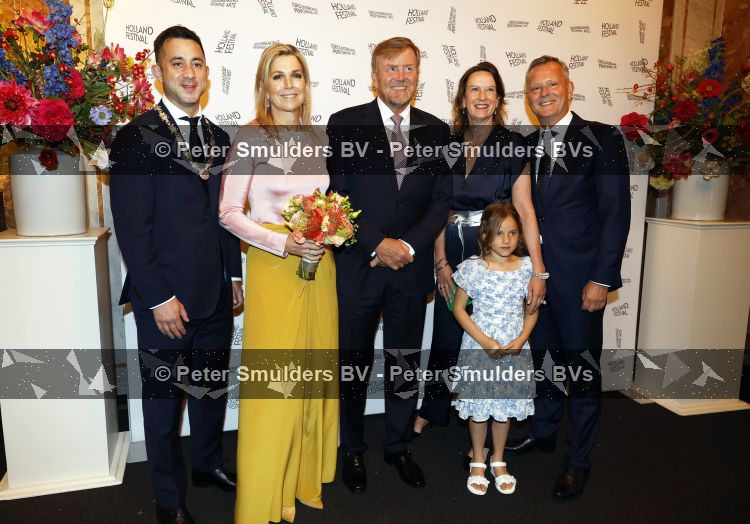 Amsterdam 3 juni 2026
Koning Willem Alexander en Koningin Maxima arriveren bij Carre  voor het Holland festival . Arthur v Dijk ontvangt ze .