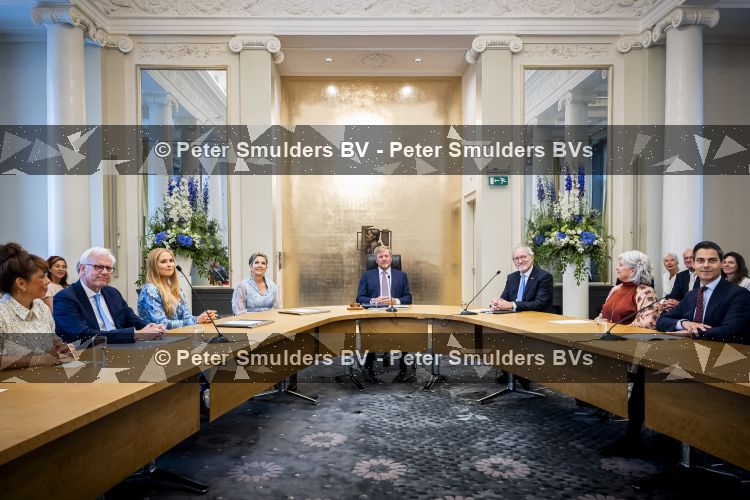 Den Haag 30 juni 2026
Koning Willem Alexander Koningin Maxima en prinses Amalia bij afscheid van Thom de Graaf in raad v State .