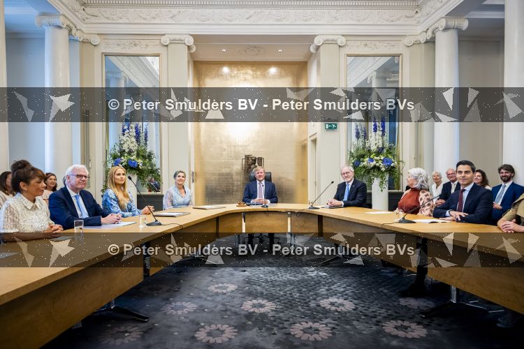 Den Haag 30 juni 2026
Koning Willem Alexander Koningin Maxima en prinses Amalia bij afscheid van Thom de Graaf in raad v State .