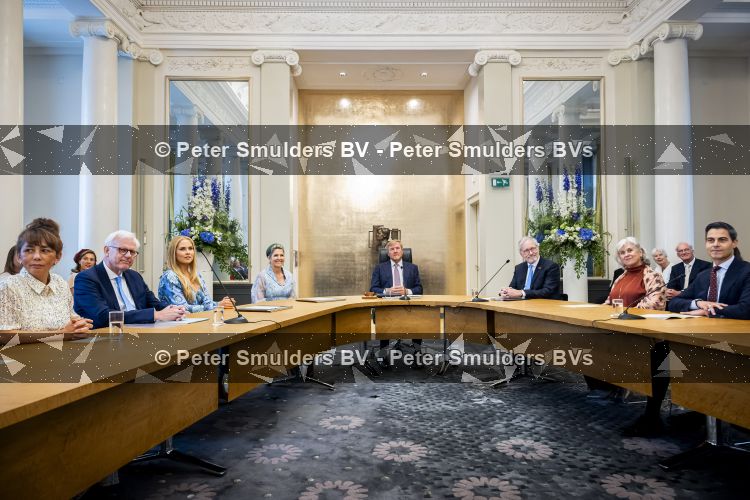 Den Haag 30 juni 2026
Koning Willem Alexander Koningin Maxima en prinses Amalia bij afscheid van Thom de Graaf in raad v State .