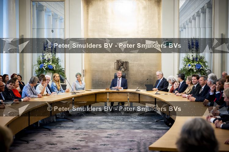 DEN HAAG 30 juni 2026 Koning Willem-Alexander, Koningin Maxima en Prinses Amalia is aanwezig bij de buitengewone vergadering van de Raad van State ter gelegenheid van het afscheid van de heer Thom de Graaf als vice-president.