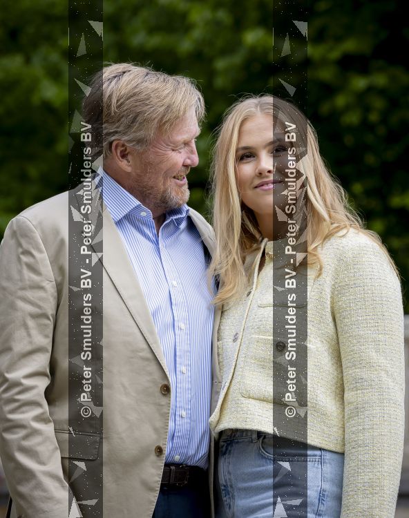 Den Haag 21 mei 2026
Fotouurtje met de koninklijke familie in de Hollandse tuin van Park Clingendael . Aanwezig Koning Willem Alexander Koningin Maxima Prinses Amalia Prinses Alexia en Prinses Ariane . 