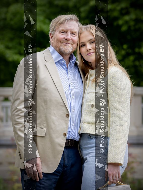Den Haag 21 mei 2026
Fotouurtje met de koninklijke familie in de Hollandse tuin van Park Clingendael . Aanwezig Koning Willem Alexander Koningin Maxima Prinses Amalia Prinses Alexia en Prinses Ariane . 