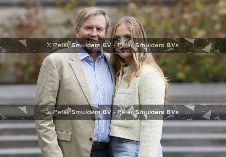 Den Haag 21 mei 2026
Fotouurtje met de koninklijke familie in de Hollandse tuin van Park Clingendael . Aanwezig Koning Willem Alexander Koningin Maxima Prinses Amalia Prinses Alexia en Prinses Ariane . 