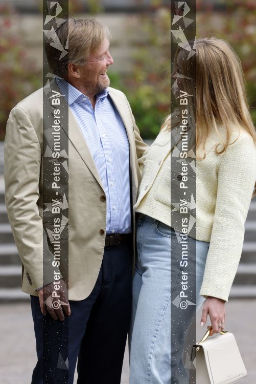 Den Haag 21 mei 2026
Fotouurtje met de koninklijke familie in de Hollandse tuin van Park Clingendael . Aanwezig Koning Willem Alexander Koningin Maxima Prinses Amalia Prinses Alexia en Prinses Ariane . 