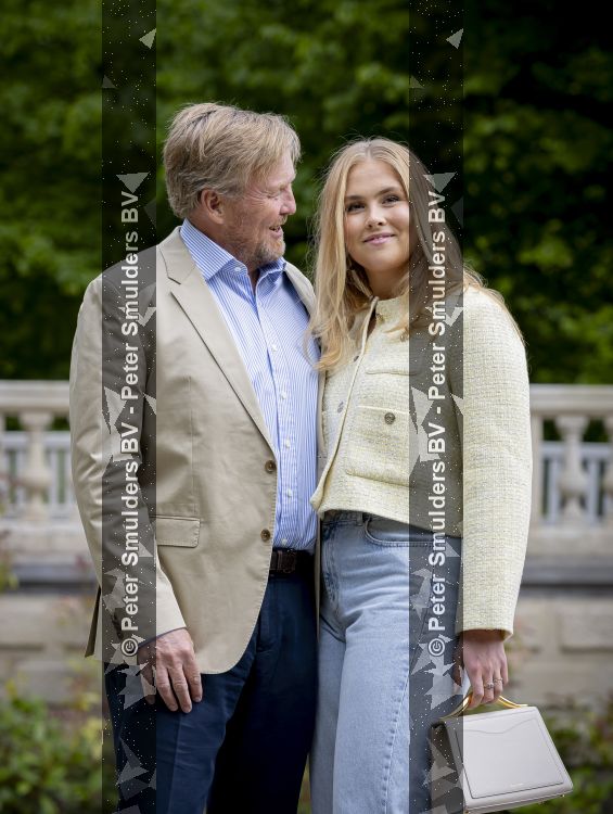 Den Haag 21 mei 2026
Fotouurtje met de koninklijke familie in de Hollandse tuin van Park Clingendael . Aanwezig Koning Willem Alexander Koningin Maxima Prinses Amalia Prinses Alexia en Prinses Ariane . 