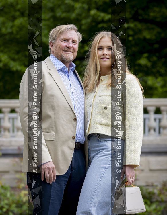 Den Haag 21 mei 2026
Fotouurtje met de koninklijke familie in de Hollandse tuin van Park Clingendael . Aanwezig Koning Willem Alexander Koningin Maxima Prinses Amalia Prinses Alexia en Prinses Ariane . 