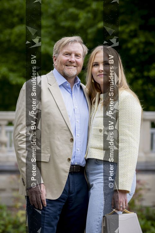 Den Haag 21 mei 2026
Fotouurtje met de koninklijke familie in de Hollandse tuin van Park Clingendael . Aanwezig Koning Willem Alexander Koningin Maxima Prinses Amalia Prinses Alexia en Prinses Ariane . 