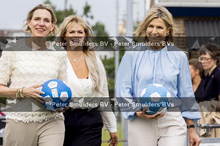 Koningin Maxima bij aftrap campagne Onzichtbare Blessure
VOORBURG 2 juni 2026 Koningin Maxima tijdens de aftrap van âDe Onzichtbare Blessureâ. Met het programma besteden KNVB en Zilveren Kruis aandacht aan mentale gezondheid in het amateurvoetbal. MIND Us wil dat jongeren grip krijgen op hun mentale gezondheid, zich veerkrachtig ontwikkelen en hulp weten te vinden als dat nodig is, Maxima is erevoorzitter van de stichting. De aftrap vind plaats in de Week van de Mentale Gezondheid. 