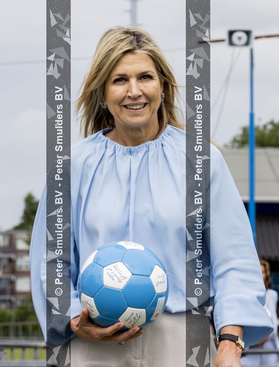 Koningin Maxima bij aftrap campagne Onzichtbare Blessure
VOORBURG 2 juni 2026 Koningin Maxima tijdens de aftrap van âDe Onzichtbare Blessureâ. Met het programma besteden KNVB en Zilveren Kruis aandacht aan mentale gezondheid in het amateurvoetbal. MIND Us wil dat jongeren grip krijgen op hun mentale gezondheid, zich veerkrachtig ontwikkelen en hulp weten te vinden als dat nodig is, Maxima is erevoorzitter van de stichting. De aftrap vind plaats in de Week van de Mentale Gezondheid. 