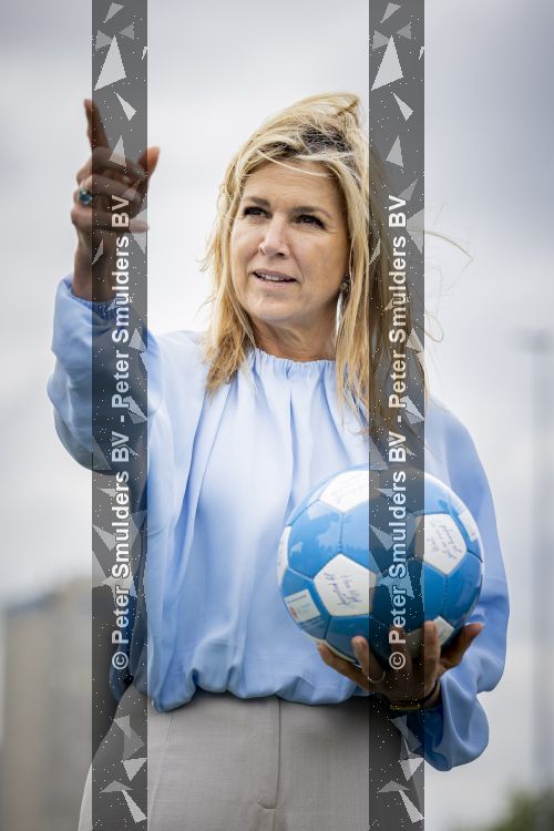 Koningin Maxima bij aftrap campagne Onzichtbare Blessure
VOORBURG 2 juni 2026 Koningin Maxima tijdens de aftrap van âDe Onzichtbare Blessureâ. Met het programma besteden KNVB en Zilveren Kruis aandacht aan mentale gezondheid in het amateurvoetbal. MIND Us wil dat jongeren grip krijgen op hun mentale gezondheid, zich veerkrachtig ontwikkelen en hulp weten te vinden als dat nodig is, Maxima is erevoorzitter van de stichting. De aftrap vind plaats in de Week van de Mentale Gezondheid. 