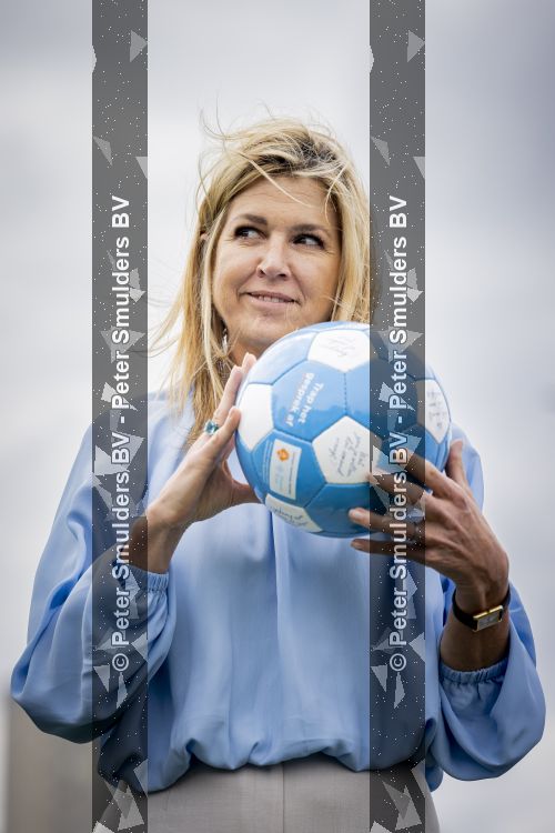 Koningin Maxima bij aftrap campagne Onzichtbare Blessure
VOORBURG 2 juni 2026 Koningin Maxima tijdens de aftrap van âDe Onzichtbare Blessureâ. Met het programma besteden KNVB en Zilveren Kruis aandacht aan mentale gezondheid in het amateurvoetbal. MIND Us wil dat jongeren grip krijgen op hun mentale gezondheid, zich veerkrachtig ontwikkelen en hulp weten te vinden als dat nodig is, Maxima is erevoorzitter van de stichting. De aftrap vind plaats in de Week van de Mentale Gezondheid. 