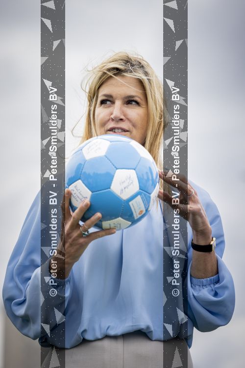 Koningin Maxima bij aftrap campagne Onzichtbare Blessure
VOORBURG 2 juni 2026 Koningin Maxima tijdens de aftrap van âDe Onzichtbare Blessureâ. Met het programma besteden KNVB en Zilveren Kruis aandacht aan mentale gezondheid in het amateurvoetbal. MIND Us wil dat jongeren grip krijgen op hun mentale gezondheid, zich veerkrachtig ontwikkelen en hulp weten te vinden als dat nodig is, Maxima is erevoorzitter van de stichting. De aftrap vind plaats in de Week van de Mentale Gezondheid. 